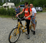 Persone con disabilità visiva fanno un giro in tandem a Torino